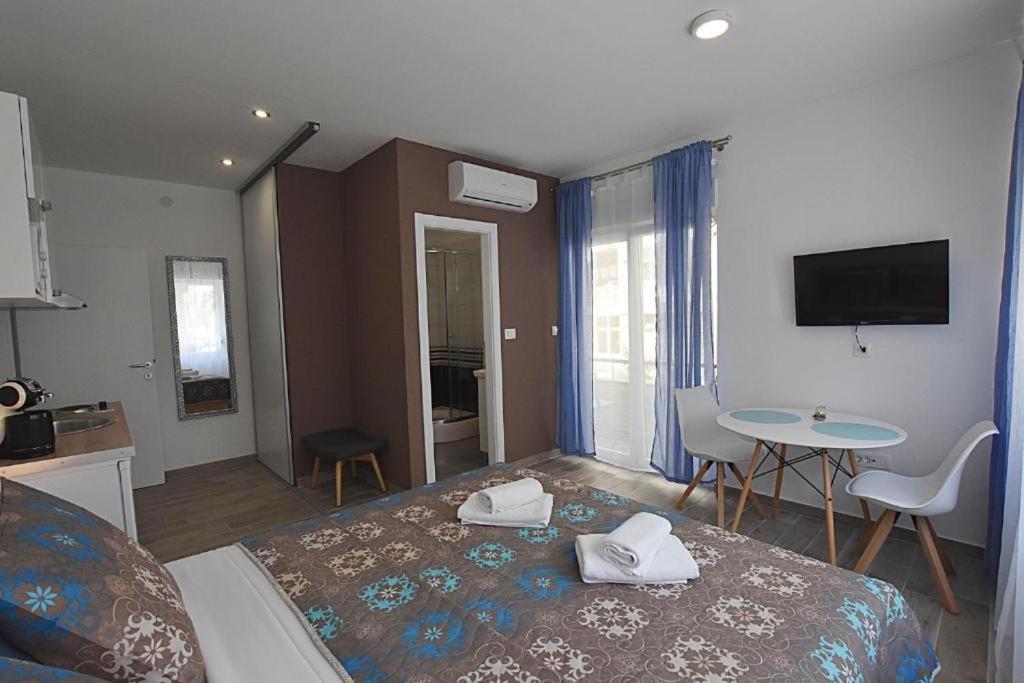 Roko & Borna Self Check - In * Zadar
